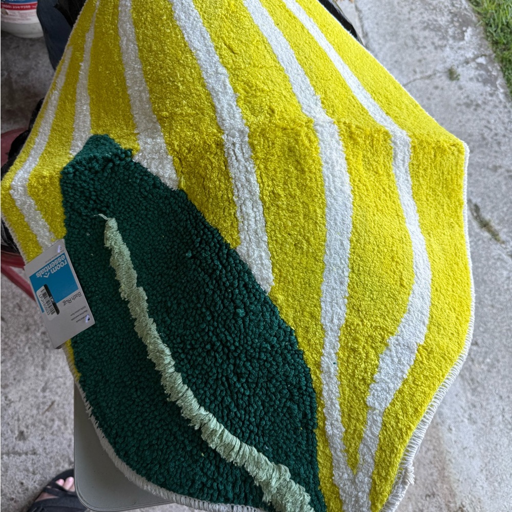 Two-Tone Green and Yellow Textured mat Accent NWT